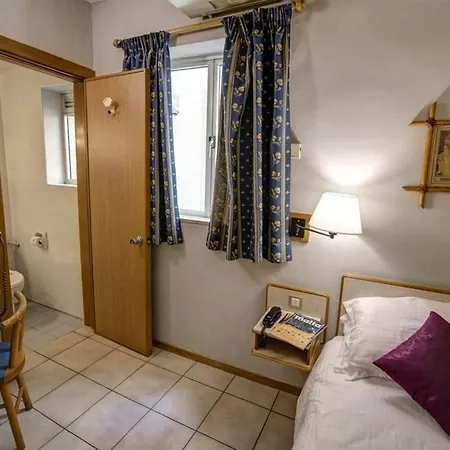 Sliema Chalet Hotel Szálloda 3*