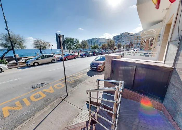 Отель Sliema Chalet Hotel 3*