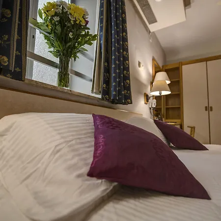 Hotel Sliema Chalet Hotel 3*